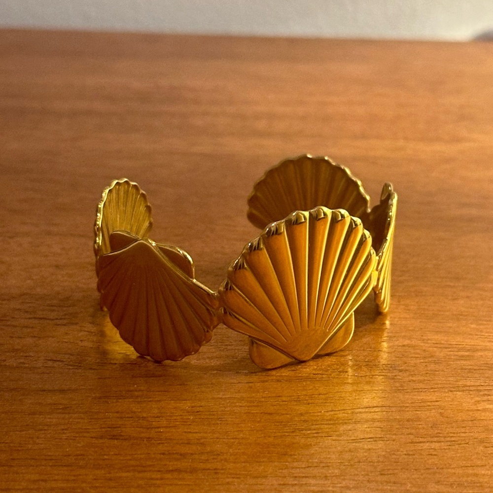 petit moments gold shell cuff bracelet - Picture 4 of 6